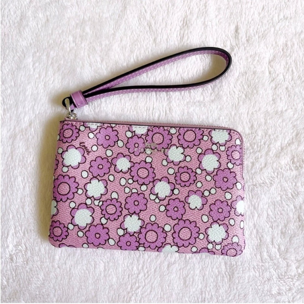 Coach Corner Zip Wristlet With Floral Print # CBP28
